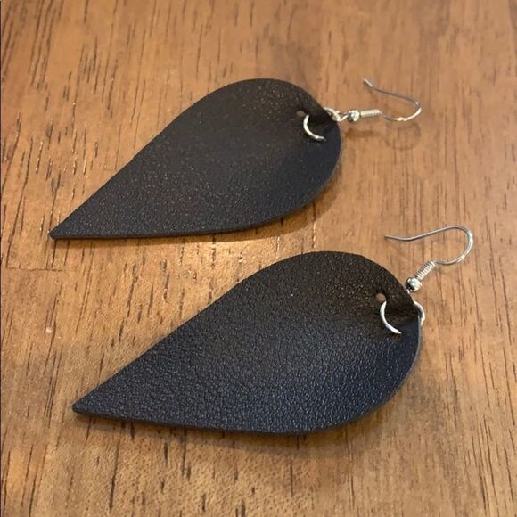 𝅺pu Leather Tear Drop BLACK Earrings - Picture 3 of 6